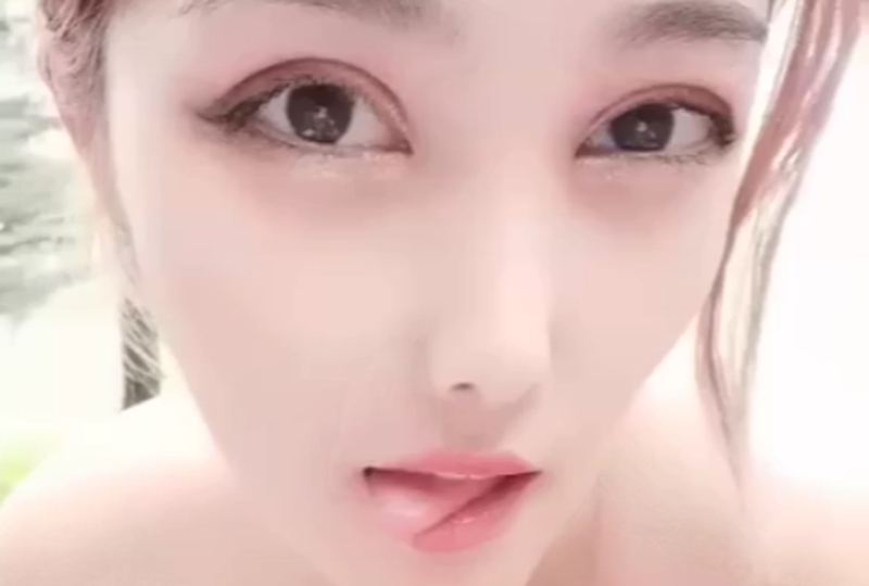 美乳大一女学生约炮粉丝