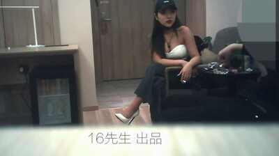 16先生刷了不少礼物约炮极品网红女主播雅X儿酒店啪啪!海报剧照