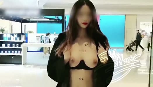 極品女神的戶外露出。